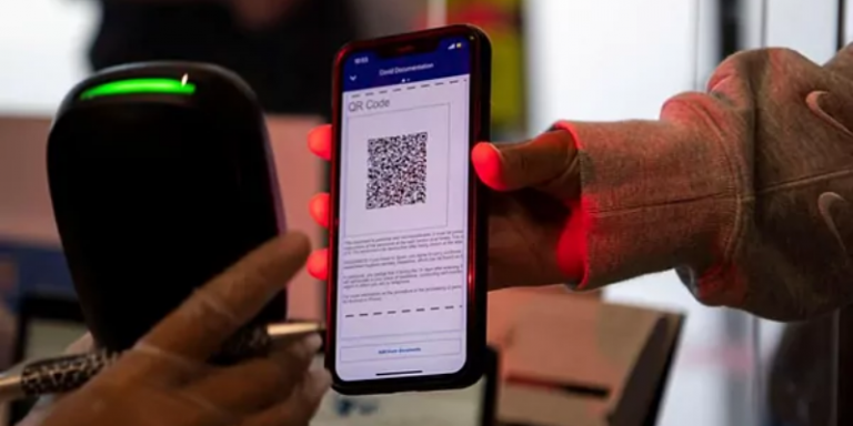 Italia planea implementar el Green Pass obligatorio para restaurantes en agosto y para el transporte público en septiembre
