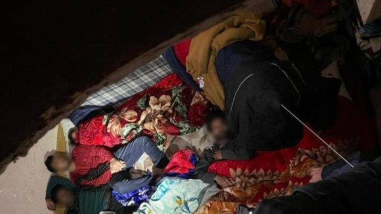 Policía interviene un monolocal con 20 inmigrantes irregulares en Milán, entre ellos algunos peruanos