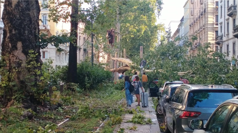 Dos personas mueren aplastadas en Brescia y Monza, lluvias causan importantes daños al norte de Italia